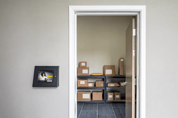 24-Hour luxor amazon package room